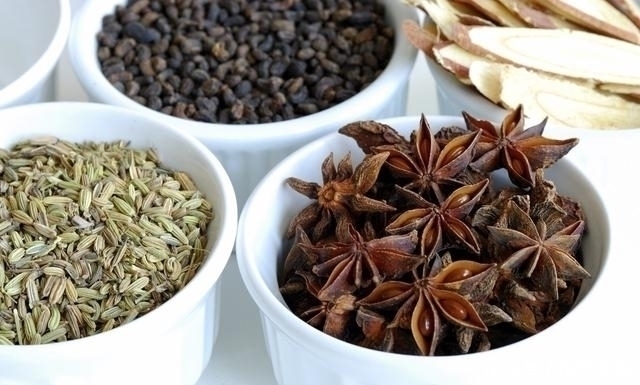 无论炖什么肉，万万不能直接焯水少了这一步，难怪又老又腥