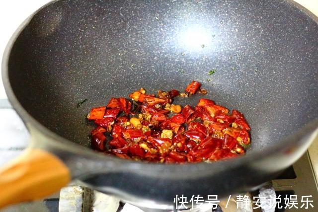 家常菜|一家三口的晚餐，4道家常菜荤素搭配，开胃又下饭，好吃又营养