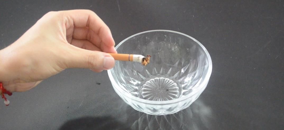 烟头加洗衣粉用水泡一下, 没想到还有这个作用, 看完你会感谢我的