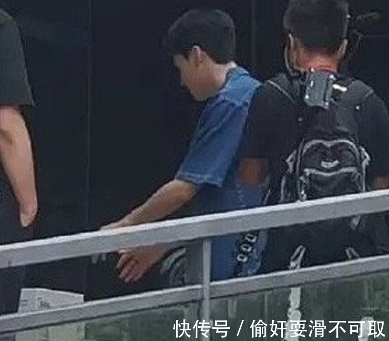 中餐厅5|龚俊录《中餐厅》被曝路透,手上拿的东西瞬间引关注,粉丝笑翻了