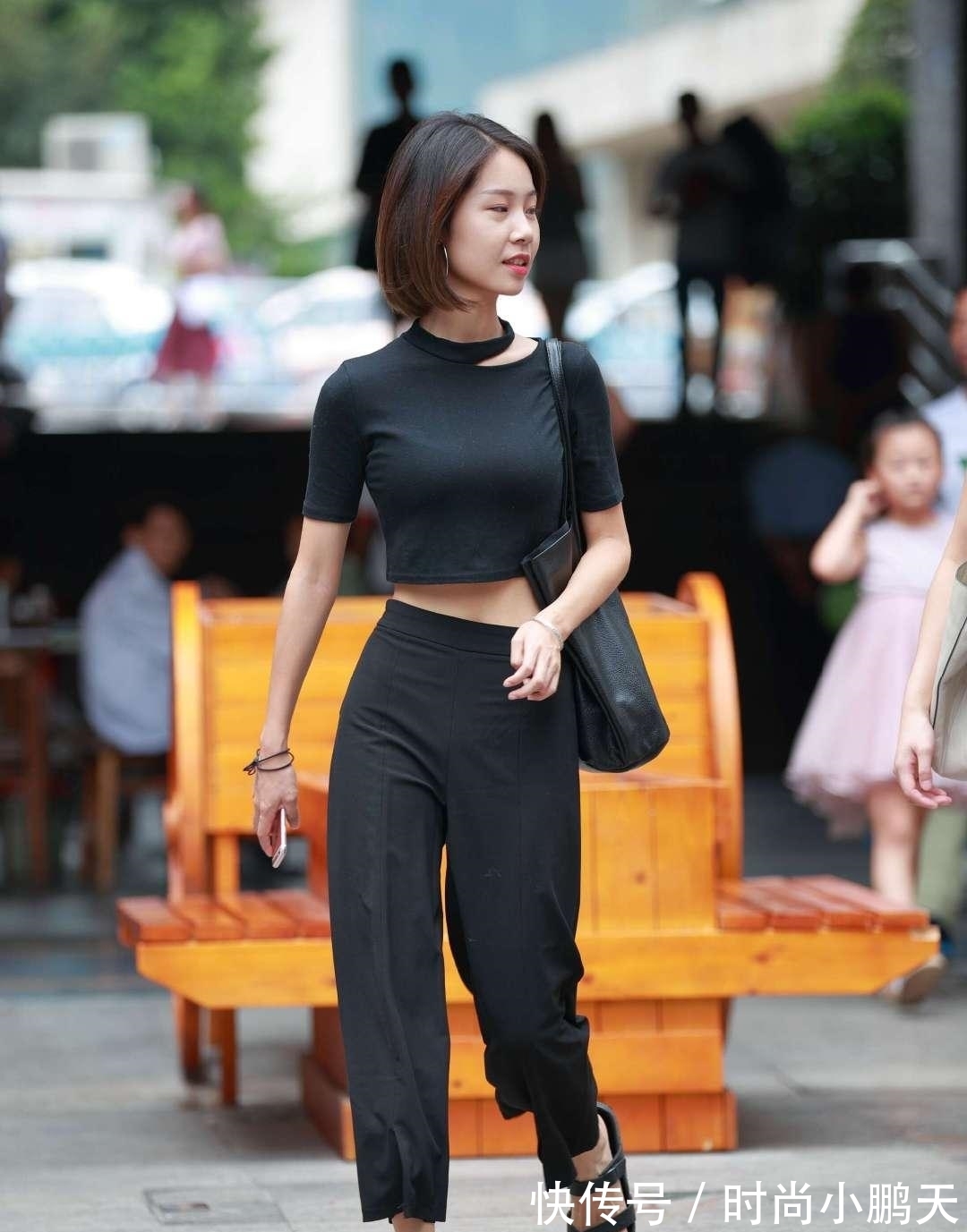 领导 没有比你更会“省事”的,上班就穿这样一双鞋,不怕领导批评吗?