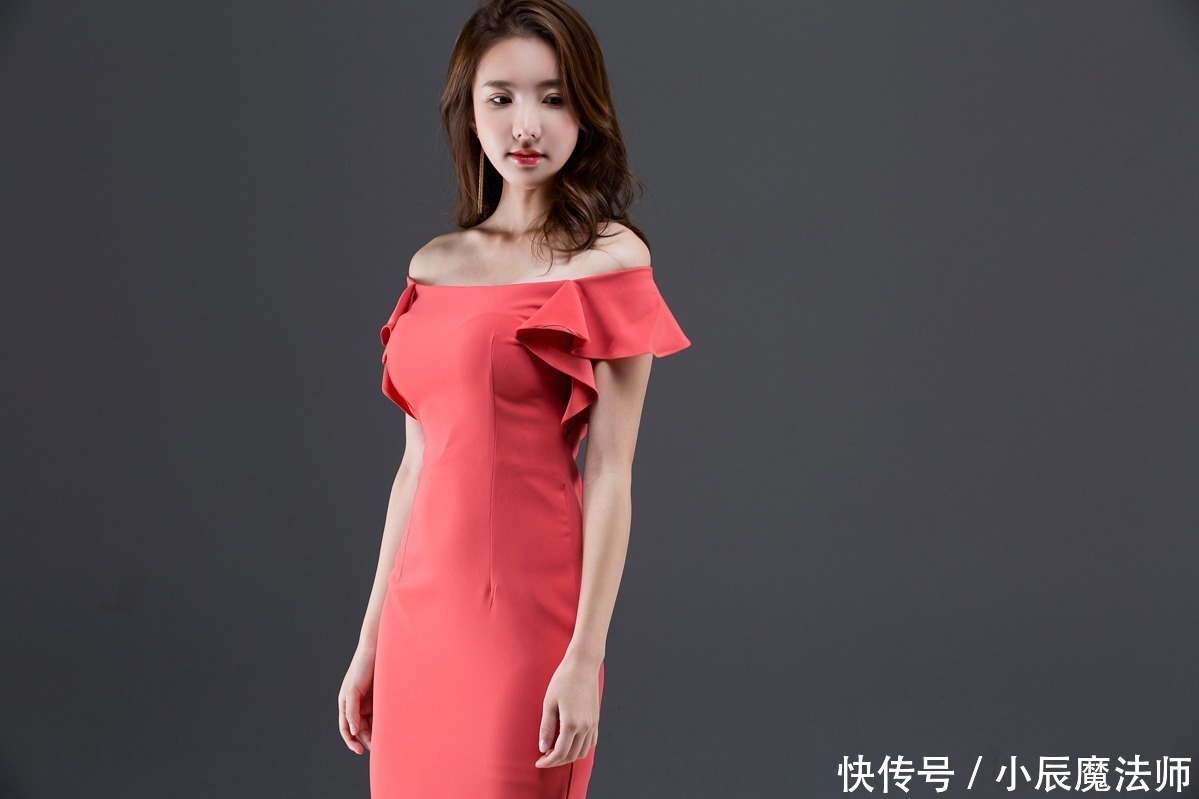 紧身|美女穿搭:小姐姐爱穿紧身包臀裙,勾勒出女性韵味!