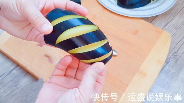 美味|在茄子上切出菠萝纹，塞上猪肉，30分钟后变美味，很解馋