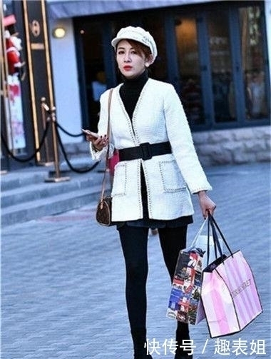 简约|时尚美女街拍柔美娇俏的美女,简约又不失气质