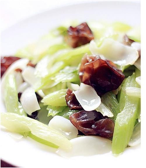 美食推荐:黑木耳百合炒西芹,私房浇汁豆腐,番茄炒西葫芦的做法