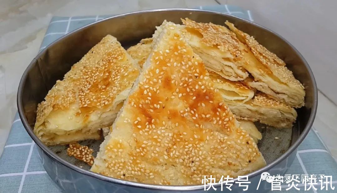 保鲜膜|在家自制烙饼做法,掌握佩服技巧,全家老少都爱吃,真的太好吃了