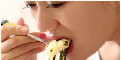 硝酸盐|隔夜菜真的不能吃吗专家能吃,但有一种菜隔了夜真的不建议吃