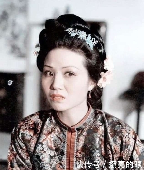 王夫人!人人唾弃的赵姨娘,凭借了不起的举动,迫使王夫人吃斋念佛