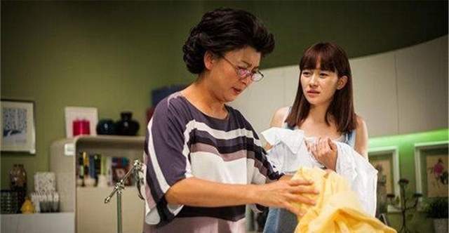 宝妈|奶奶“假带娃”成流行,伤娃不说,最遭罪的还是宝妈,有苦不敢说