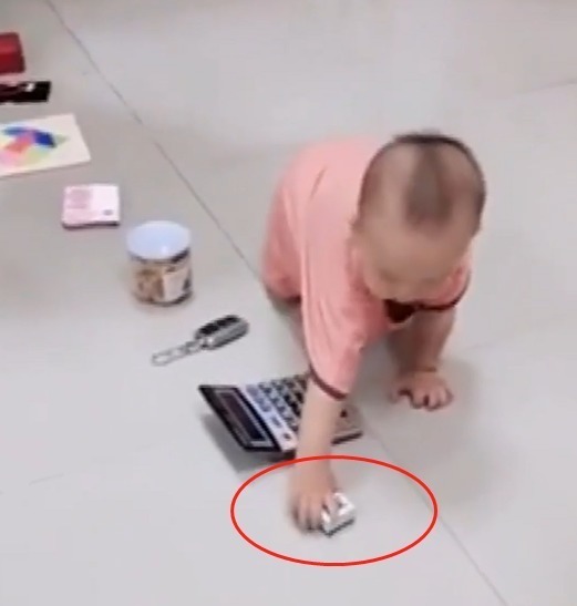 宝爸|婆婆让宝宝抓周,娃拿起这个不放,宝爸笑称:孟婆汤掺水了