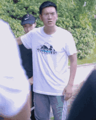 |搞笑GIF:功夫确实不错,只是裤子掉的有些尴尬