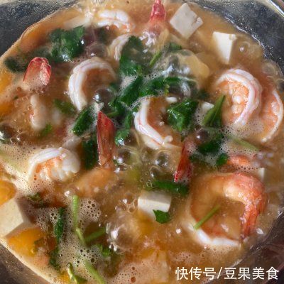 美味|鲜虾炖豆腐这样做实在太美味，碗盘都要舔干净