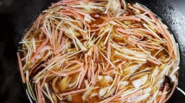 天冷碰到这鱼别手软,做上一道菜,暖胃又暖身,营养极高