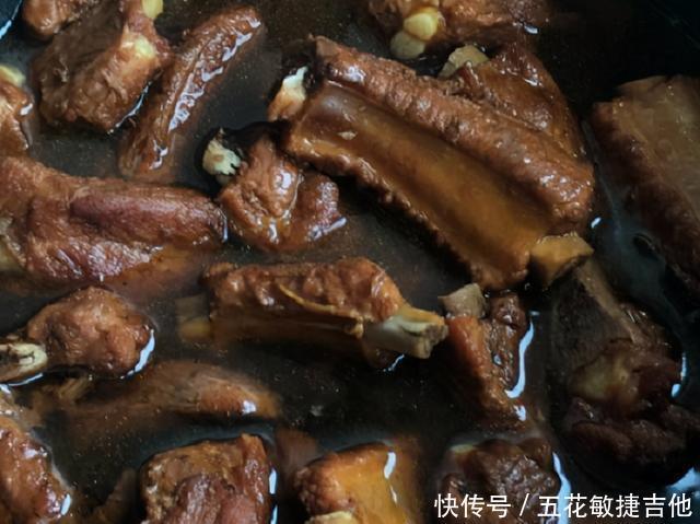 做法|炖排骨,有人先焯水,有人直接炖,都不对!大厨这才是正确做法