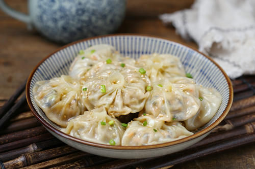 营养|不揉面不醒面，用饺子皮做生煎包，皮薄馅大营养好吃，简单零失败
