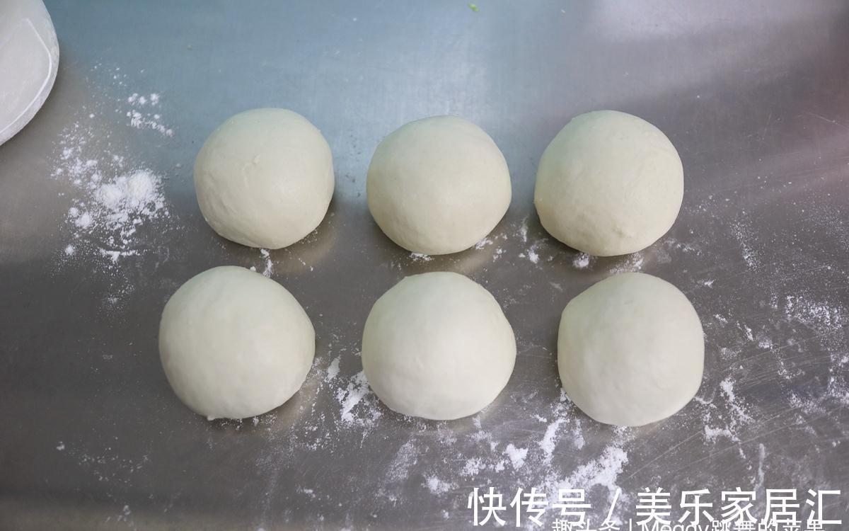 2分钟出锅的烙薄饼，又软又香卷着吃，用凉水还是热水揉面不挑剔