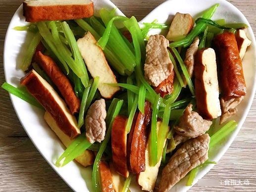 大盘|口感一级棒的家常菜,酸辣爽口特别开胃,吃完一大盘还不过瘾