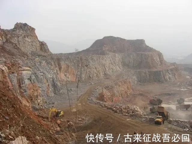 夜明珠|男子承包矿山挖出重6吨夜明珠,估值26亿卖不掉,放在公园成路灯