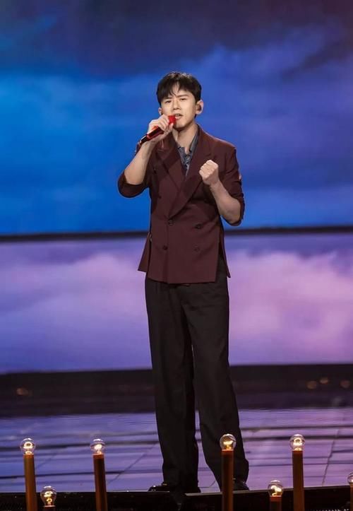 劉嘉玲|央視國慶晚會群星獻唱：劉嘉玲驚艷，劉濤大氣，謝霆鋒力量感十足