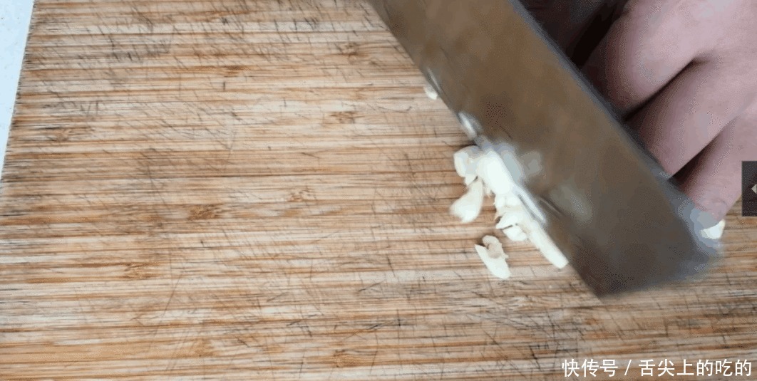 做出|大白菜怎么吃?白菜百吃,一碗芡汁,做出不一样的味道