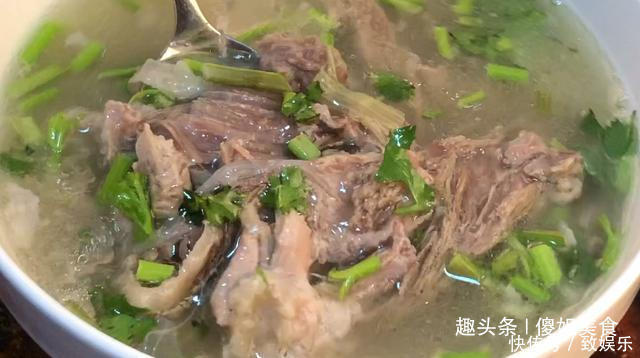 炖羊肉汤时，此2味料缺一不可！多数人不知道，难怪肉不香膻味重