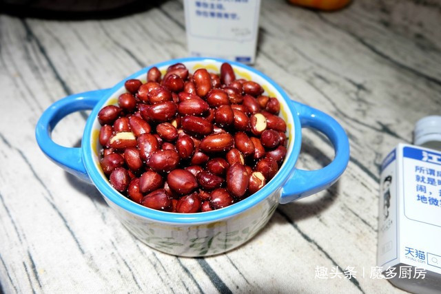 炸花生米这个做法好，8分钟就出锅，又香又脆，不怕糊还省油！