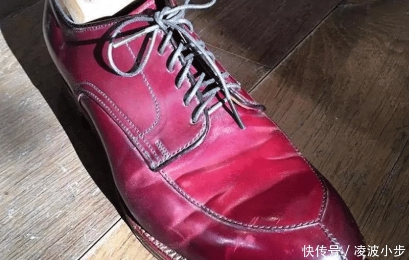 家里的皮鞋脏了千万别扔,一个小物件,就能够解决问题
