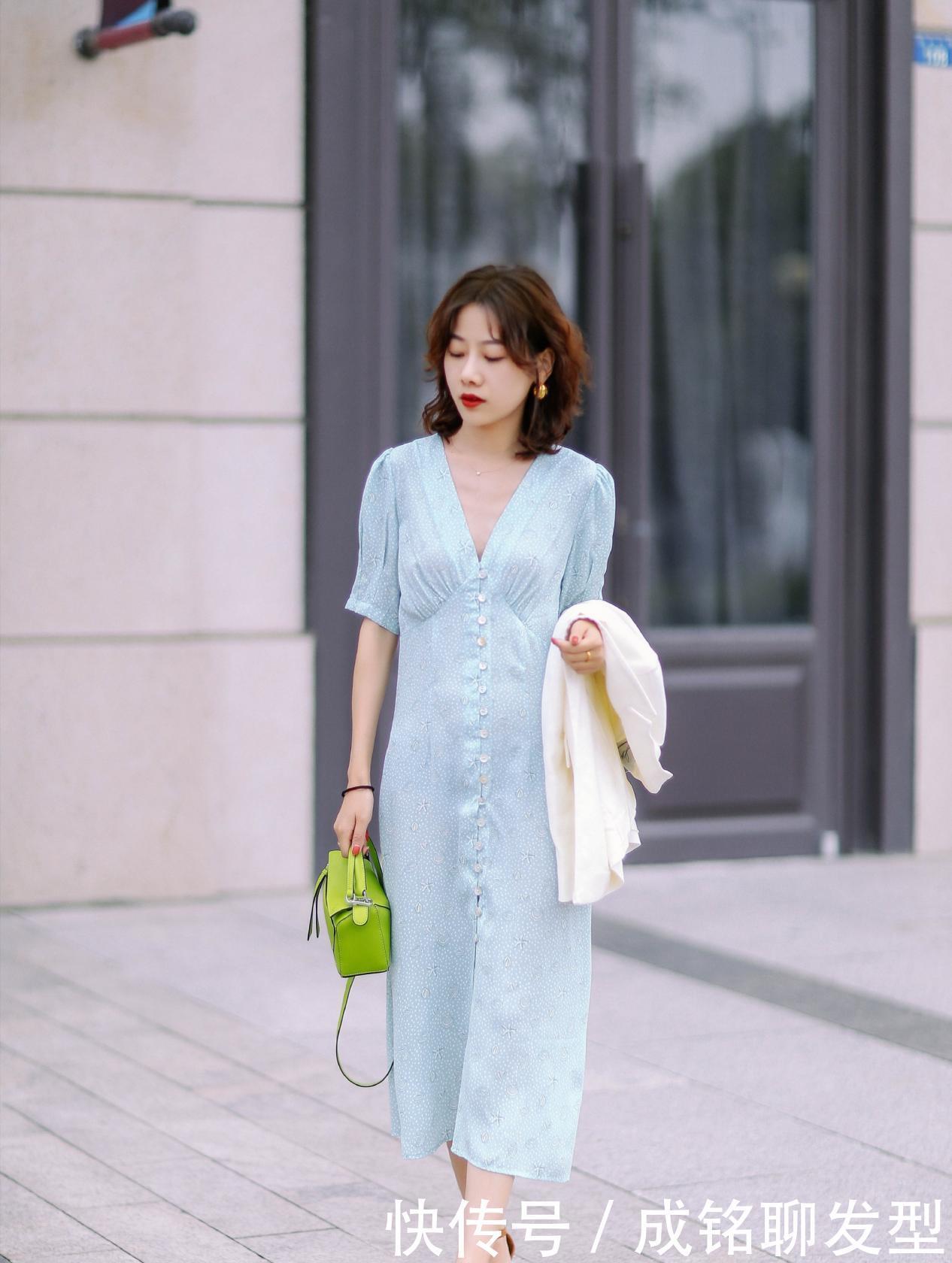 有气质|中年女人要想穿出优雅,少穿T恤多穿连衣裙,温柔减龄又有气质