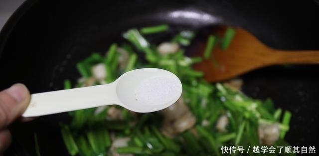 这菜富含锌,学生娃和男人可常吃,味道鲜美5分钟出锅挺下饭