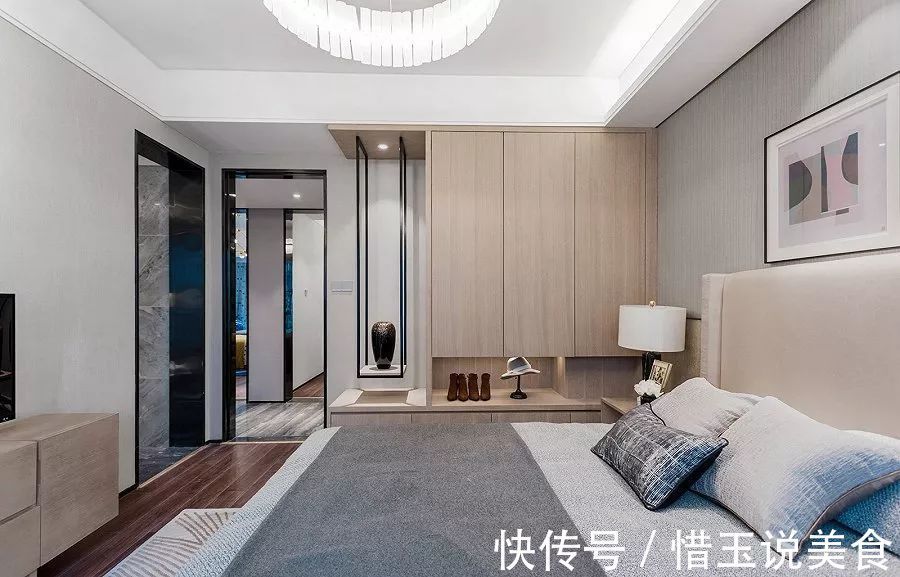 卧室内|还在买衣柜现在流行“挖墙”装衣橱!