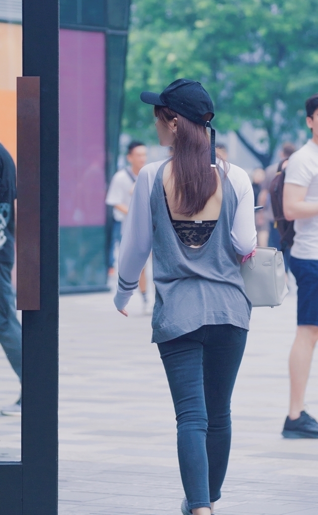 无限|街拍:风光无限的紧身裤之一