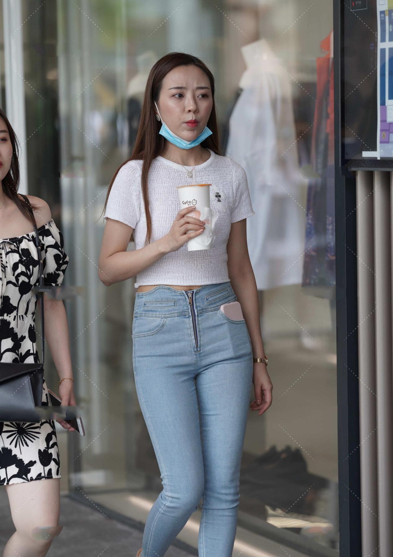 tips|浅蓝色牛仔裤,如何搭更显时尚感?分享一些小技巧