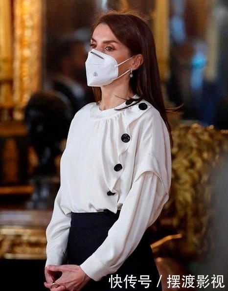 西班牙皇后,以最时髦的单色造型,在2021年首次惊艳亮相