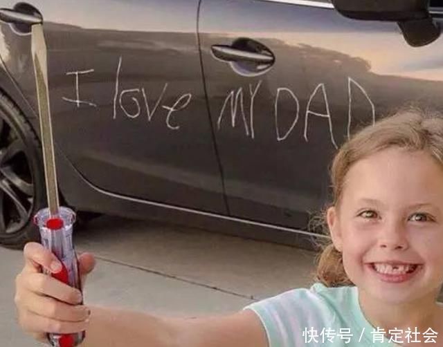 谨慎感|熊孩子连续掰断14根“豪车车标”,爸爸处理方式获赞,车主消气