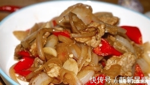 猪肉|洋葱和它是绝配，每周必做一次给孩子吃，鲜嫩美味，做法超简单