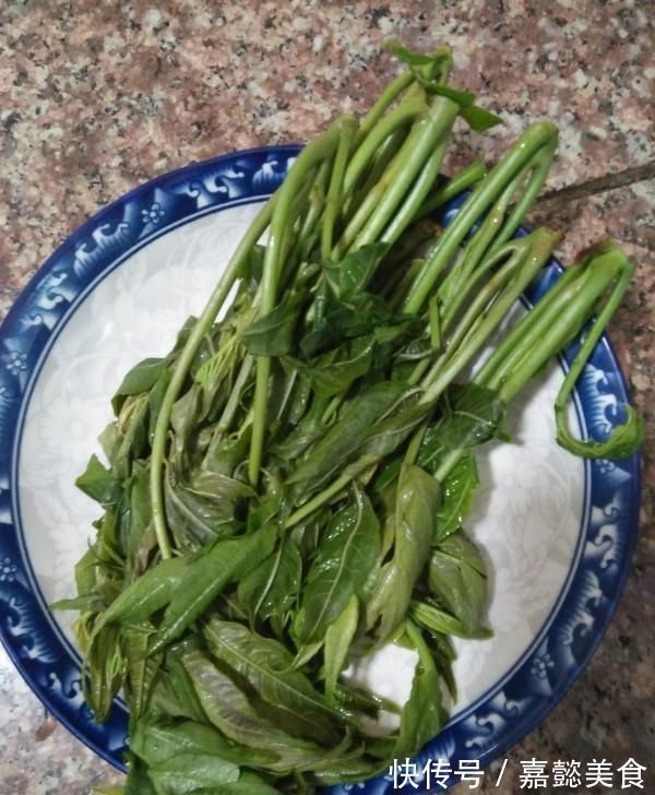 香椿炒鸡蛋|晚上经常失眠梦多,吃些它睡得香,3块钱1斤,一觉睡到大天亮