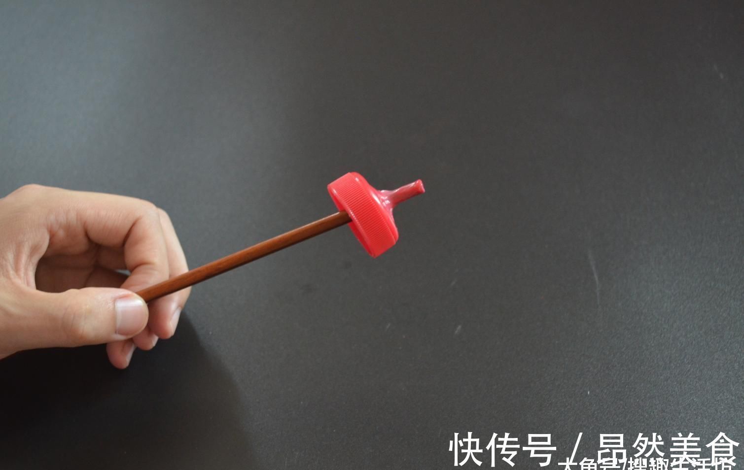 瓶盖上面戳一个洞, 没想到作用这么大, 看完你会感谢我的