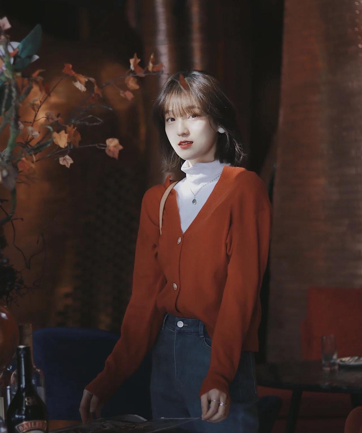 直筒|奔三奔四的女性如何选牛仔裤,掌握这几个搭配方法,洋气又减龄