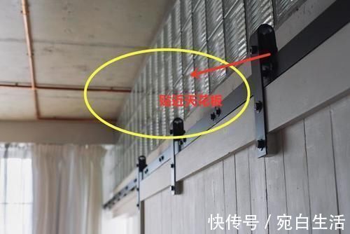 邻居家|够聪明,墙砸空一截,砌45公分高玻璃砖,亮堂2倍邻居天天眼红