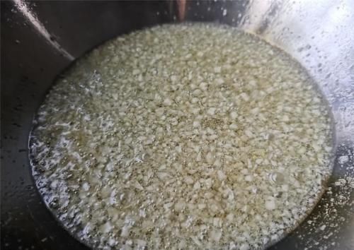 大蒜|今天教你万能蒜蓉汁做法,蒸海鲜,蒜蓉蒸扇贝,烤菜都能用