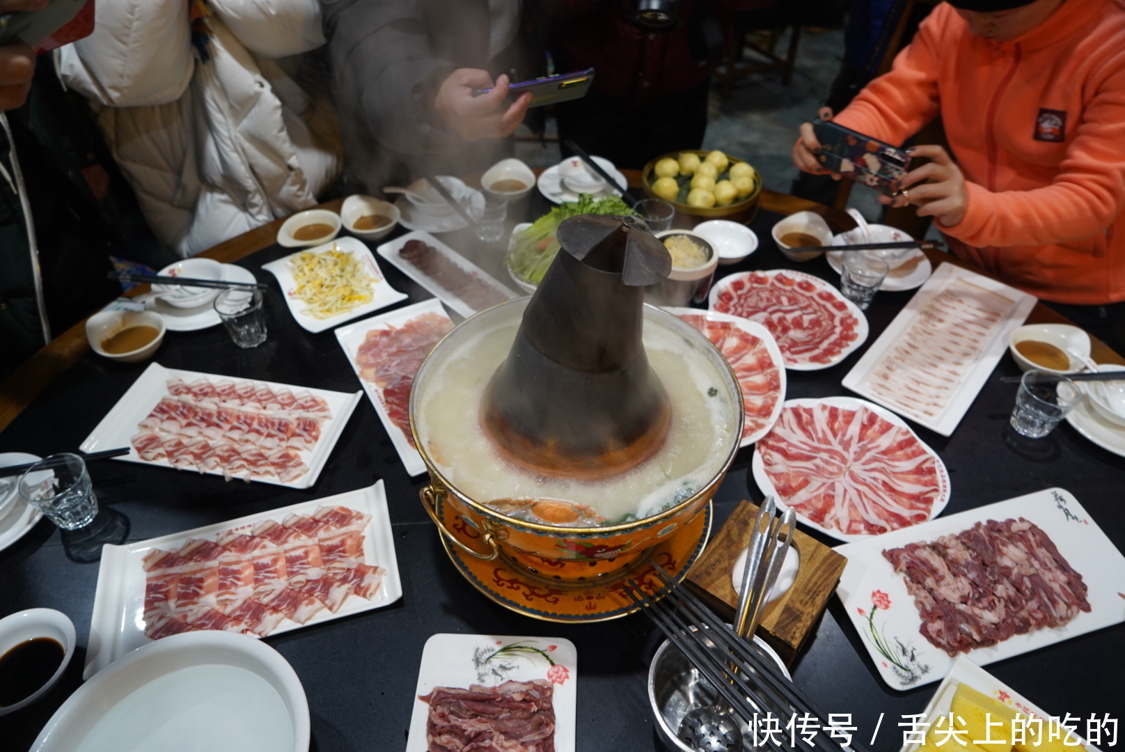 去东北旅行,热情的东北人会带你吃这些美食,每一道都是硬菜