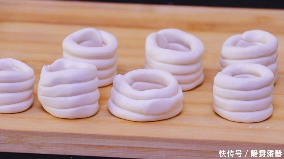 白糖和糯米粉还能这么吃，第一次吃就吃上瘾了，外酥里糯