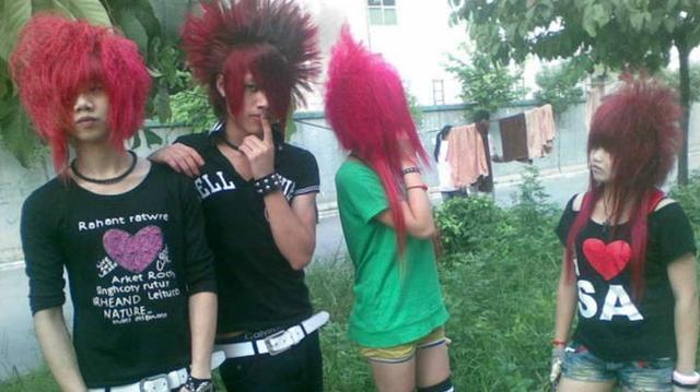 泡面|12年前的“杀马特”,靠着一碗泡面在网吧通宵,如今过得怎么样?