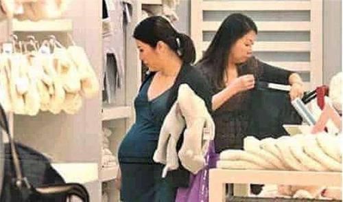 儿童乐园|“只是碰了一下,有啥关系”7岁男孩猛撞孕妇被打,网友活该