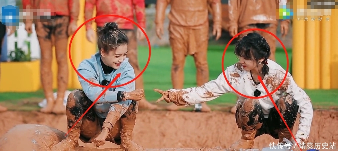 枕头 宋雨琦节目拿枕头砸baby的脸,baby强忍笑意,生图却暴露真实颜值