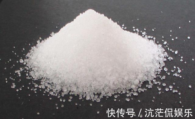 磷酸二氢钾|富贵竹叶片发黄往盆里撒“1种粉末”,7天后叶片油绿,根系壮