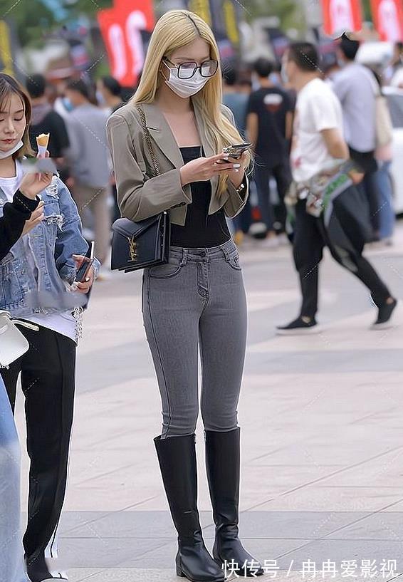 前卫|短洋装配灰色牛仔裤,前卫而摩登,魅力十足