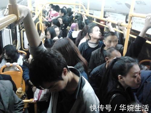 报警|儿子在公交车上突然喊肚子疼,爸爸立刻报警,司机:孩子真机灵!