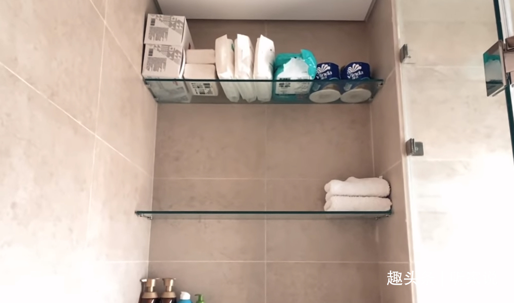 卫生间|母女二人住进空无一物的家里,坚持每日收拾,极简主义生活太干净