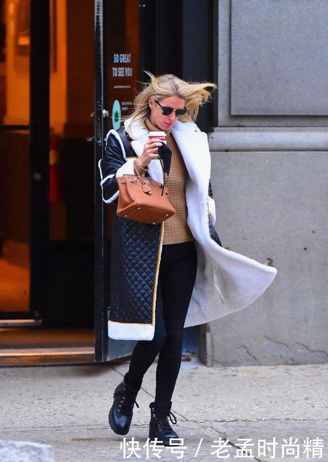 贵妇|尼基希尔顿穿格纹翻领大衣漫步街头, 风度翩翩, 像个漂亮的贵妇